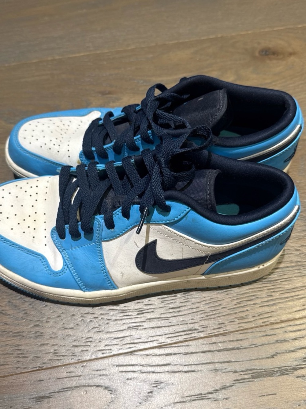 Nike Men’s Low-Top Sneakers in Light Blue, White & Black